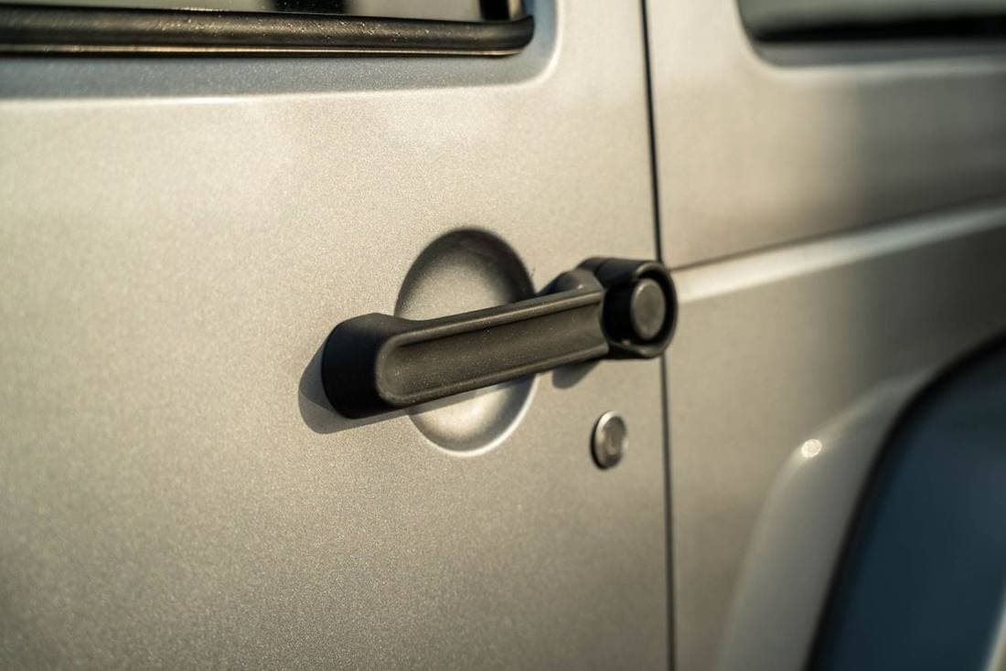 2016 Jeep Wrangler SAHARA thumbnail 4