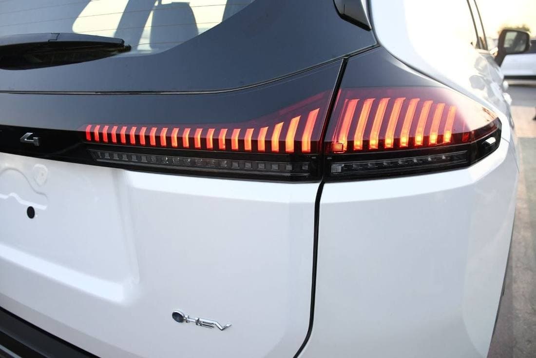 2026 Toyota RAV4 XSE HEV thumbnail 4