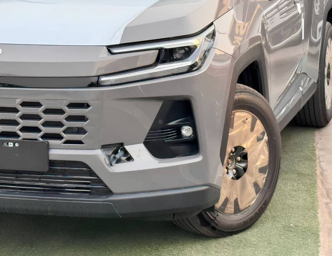 2026 Toyota RAV4 XLE thumbnail 7