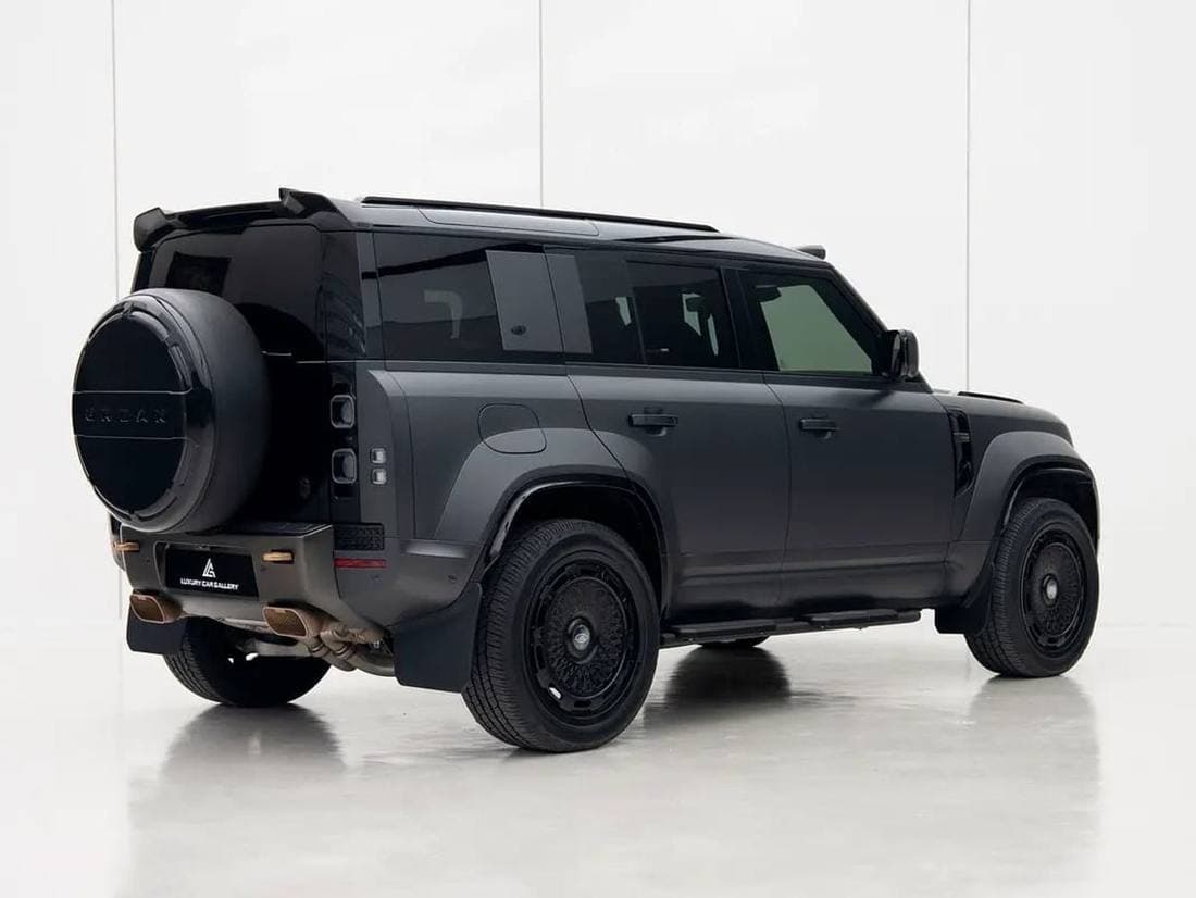 2025 Land Rover Defender thumbnail 3