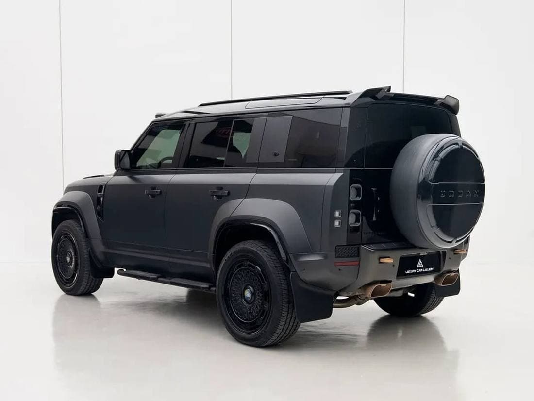 2025 Land Rover Defender thumbnail 4