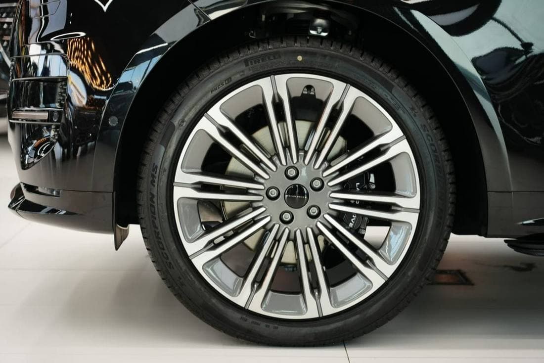 2026 Land Rover Range Rover Sport DYNAMIC SE P360 thumbnail 6