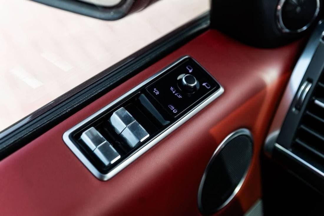 2020 Land Rover Range Rover Sport SVR thumbnail 2