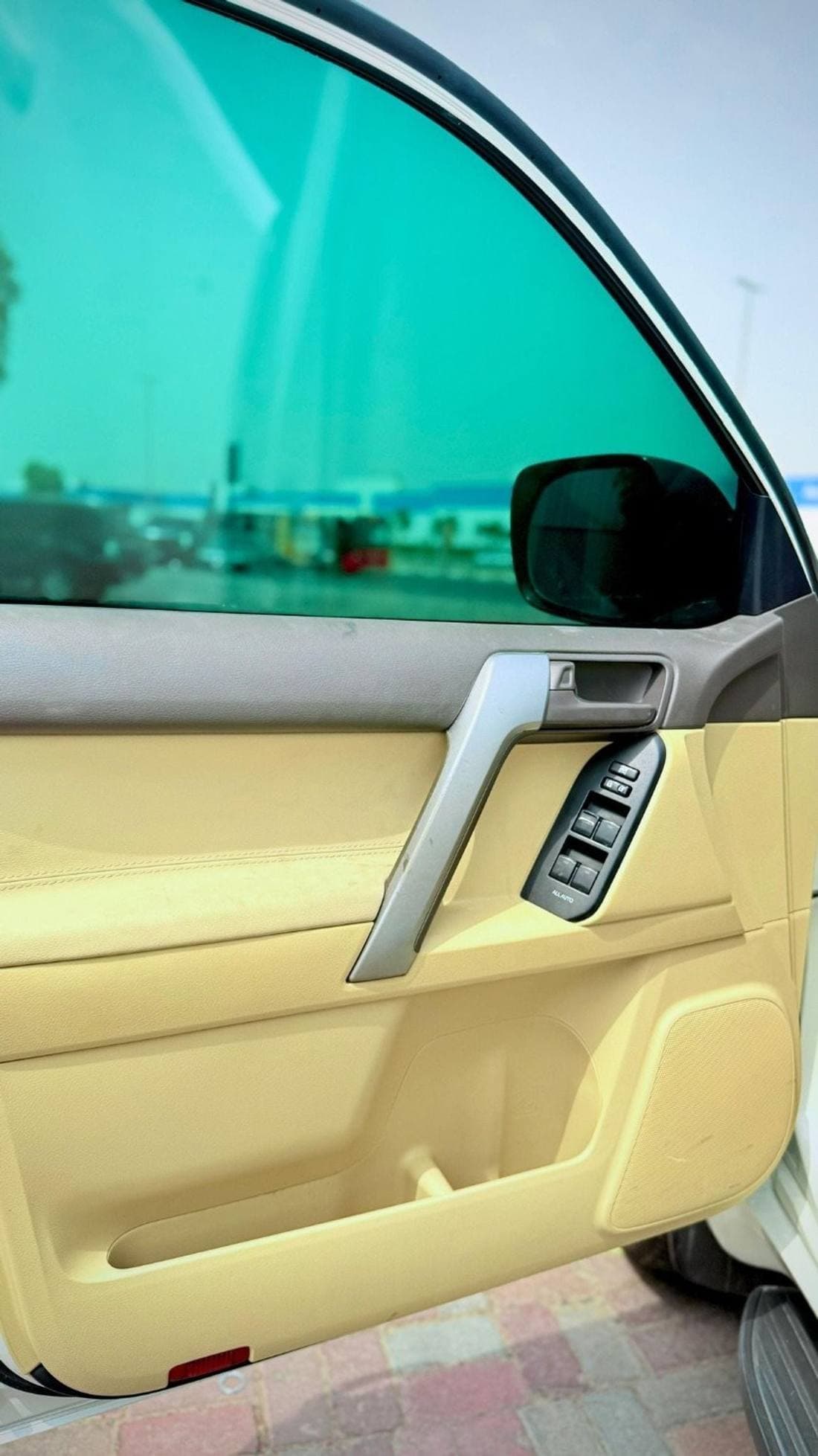 2015 Toyota Prado GXR thumbnail 8