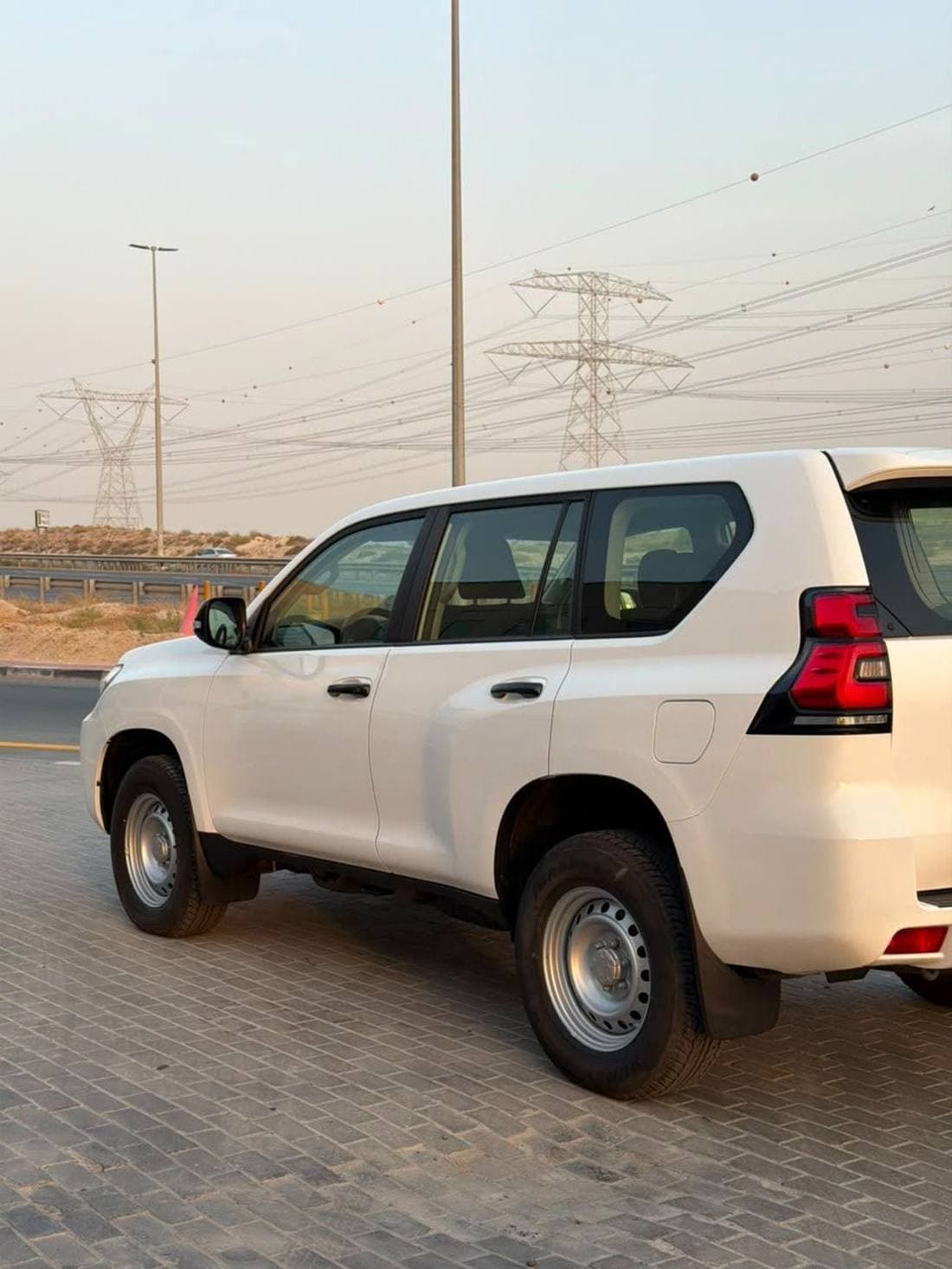 2023 Toyota Prado TX L thumbnail 4