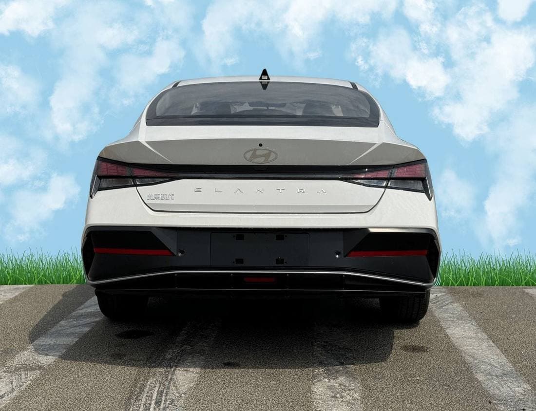2025 Hyundai Elantra COMFORT thumbnail 5