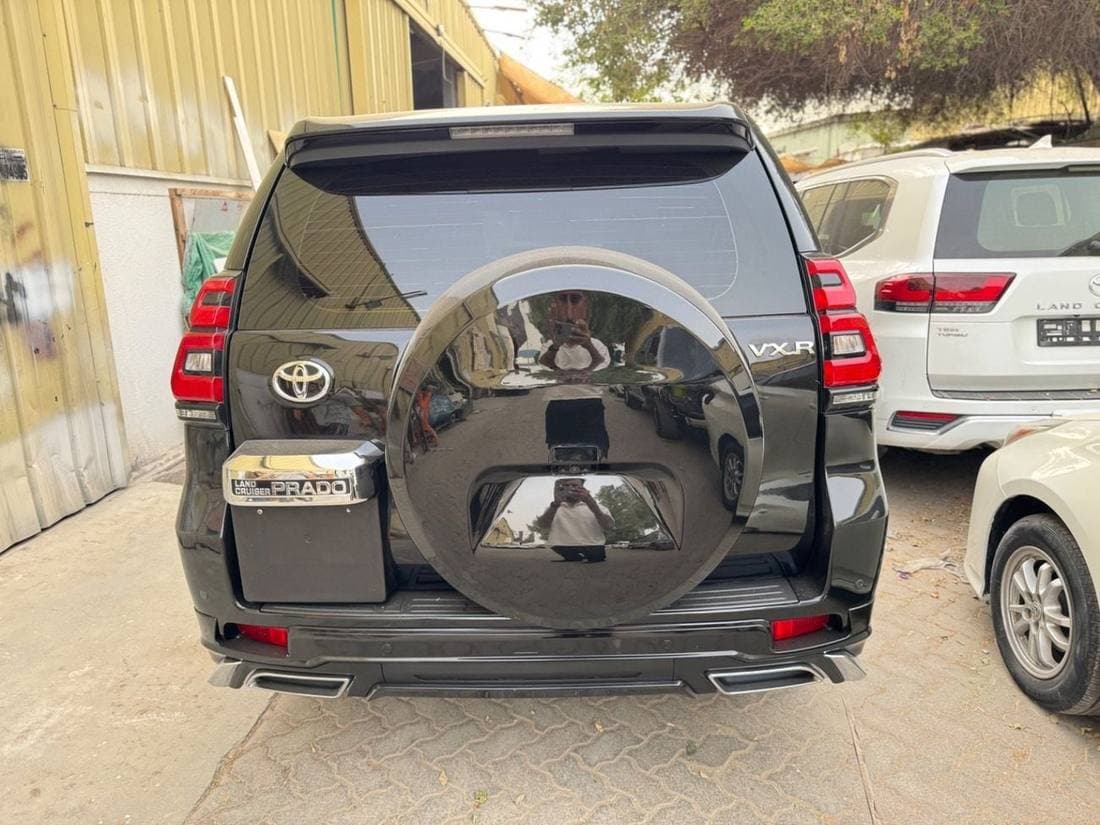 2016 Toyota Prado VXR thumbnail 4