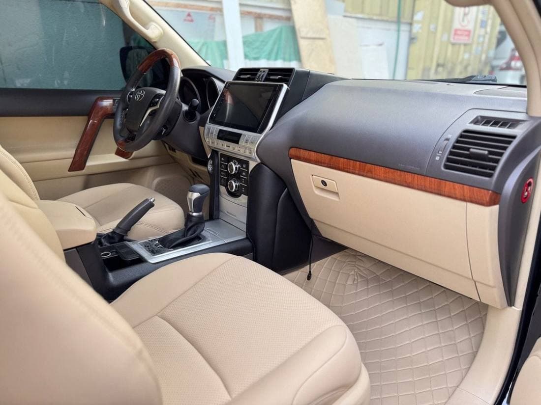 2016 Toyota Prado VXR thumbnail 6