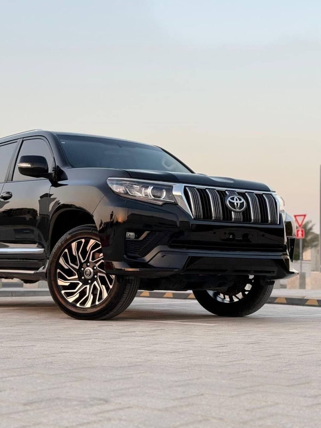2020 Toyota Prado TX L thumbnail 3