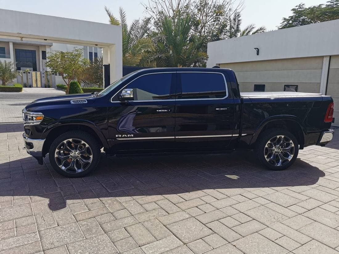 2020 RAM 1500 LIMITED thumbnail 3