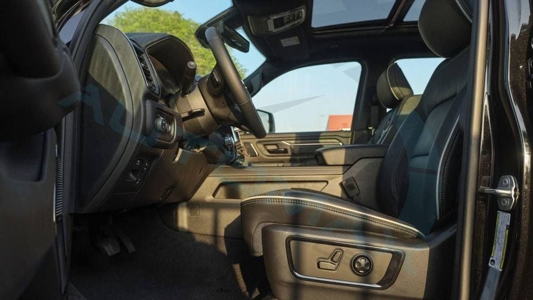 2026 RAM 1500 LIMITED thumbnail 8