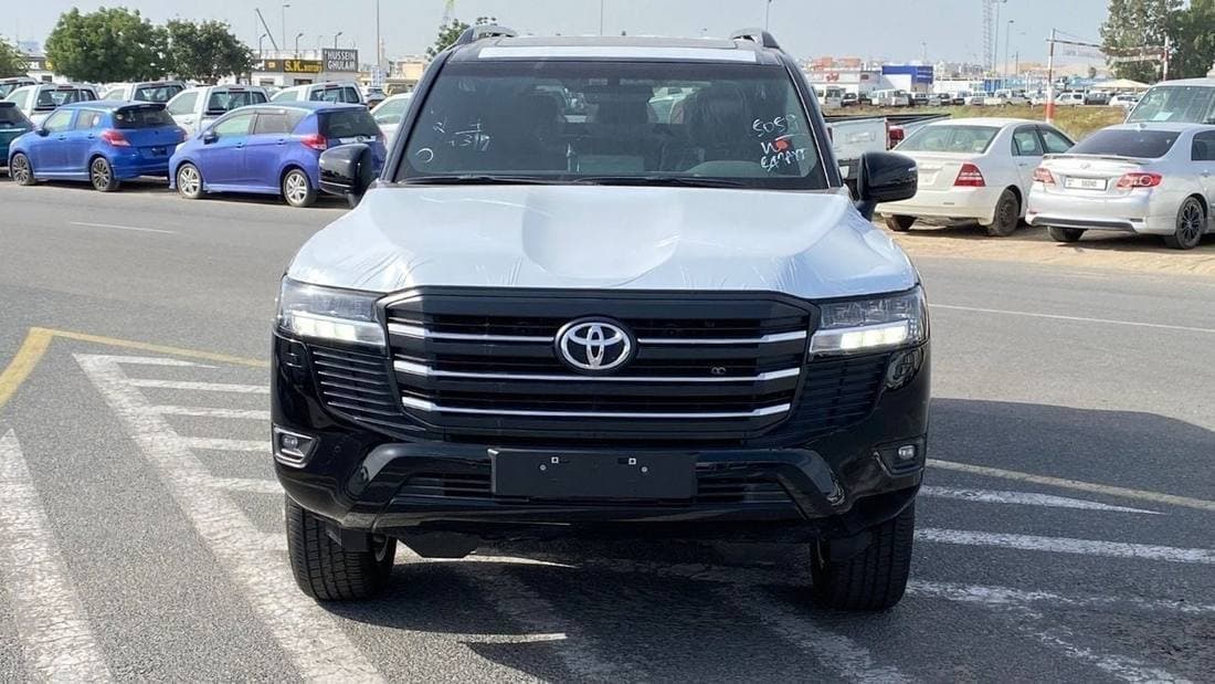 2025 Toyota Land Cruiser GXR thumbnail 2