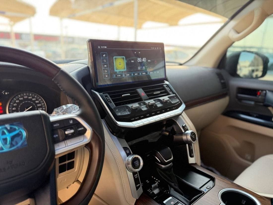 2018 Toyota Land Cruiser VXR thumbnail 7