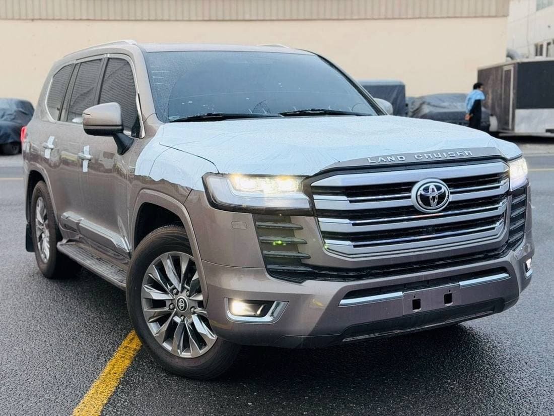 2019 Toyota Land Cruiser GXR thumbnail 2