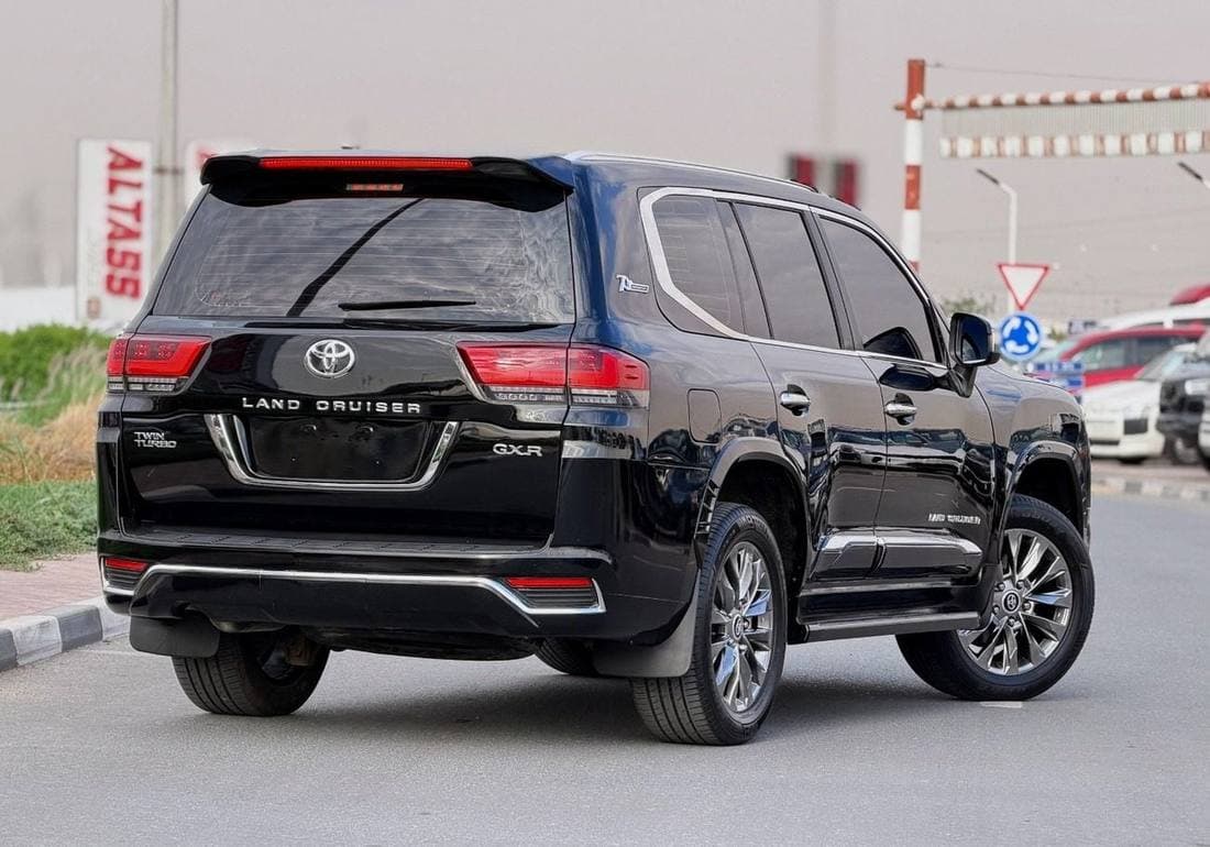 2019 Toyota Land Cruiser GXR thumbnail 6