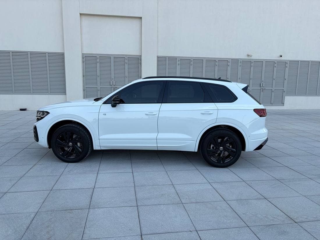 2025 Volkswagen Touareg R LINE thumbnail 4
