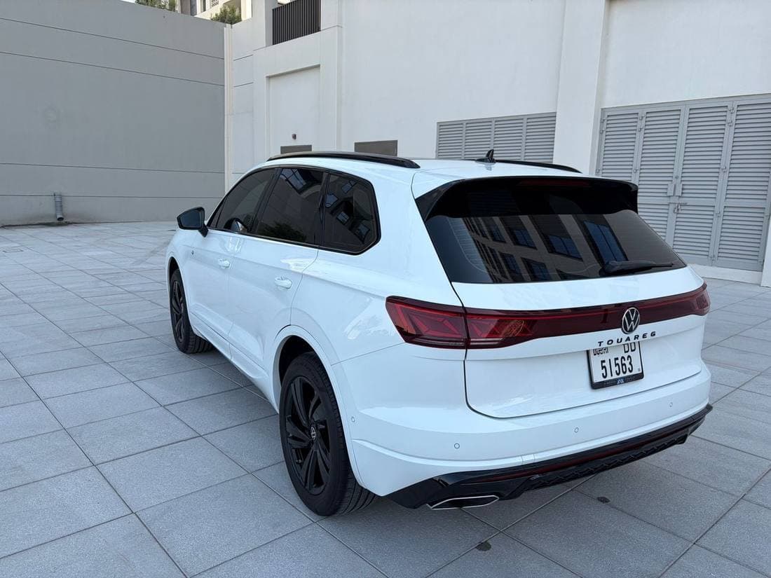 2025 Volkswagen Touareg R LINE thumbnail 8