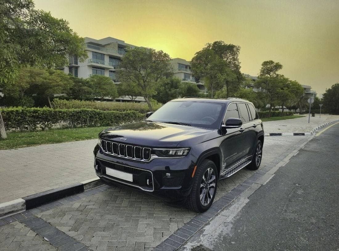 2023 Jeep Grand Cherokee OVERLAND thumbnail 3