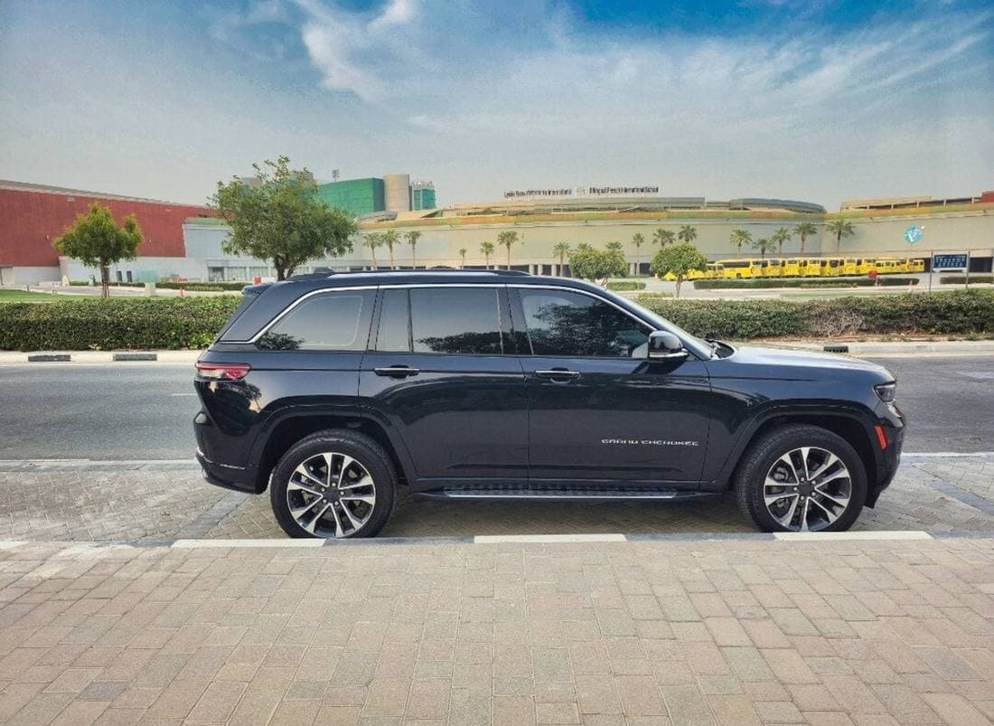 2023 Jeep Grand Cherokee OVERLAND thumbnail 4