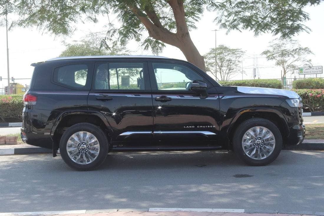 2026 Toyota Land Cruiser thumbnail 3