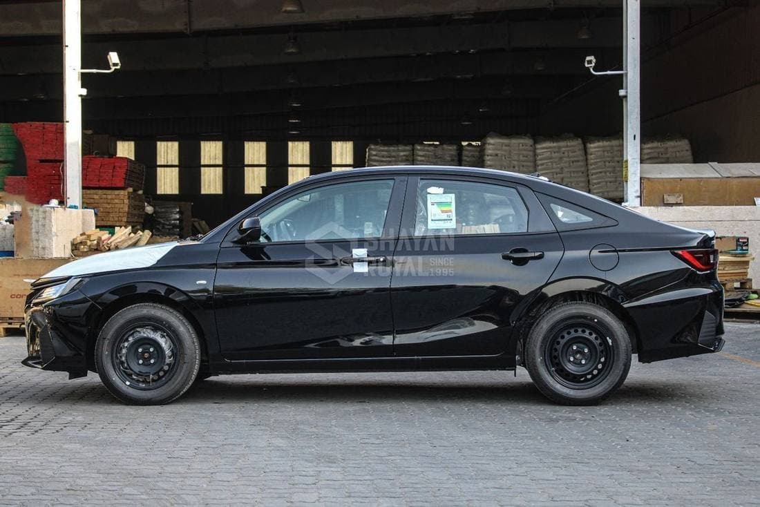 2026 Toyota Yaris E thumbnail 4