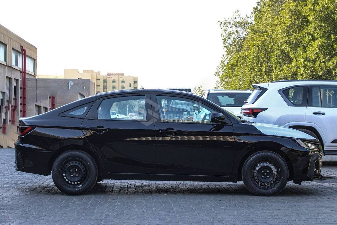 2026 Toyota Yaris E thumbnail 4