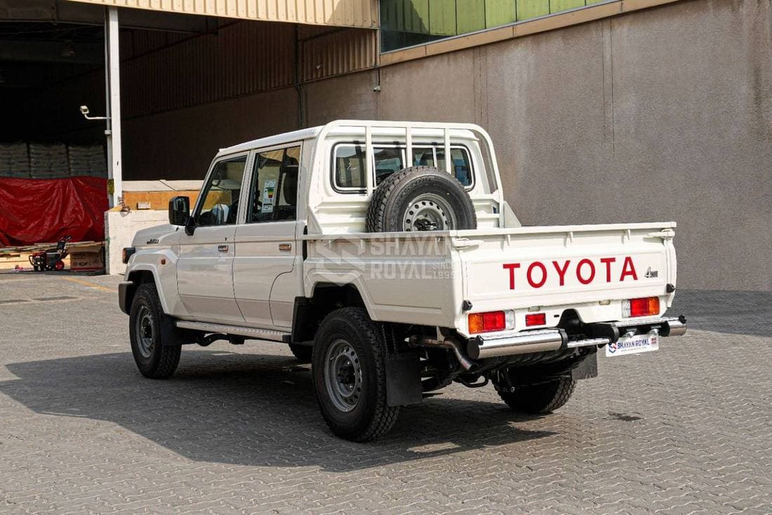 2026 Toyota Land Cruiser Pick Up LC79 thumbnail 8