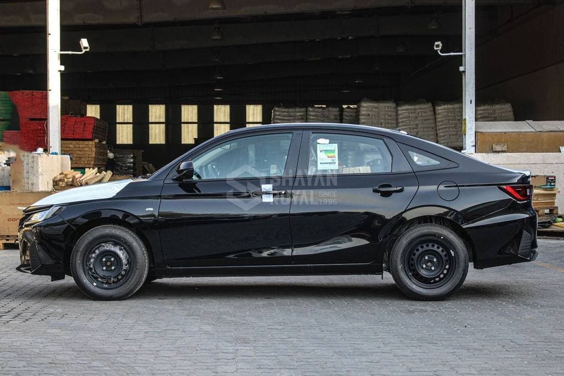 2026 Toyota Yaris E thumbnail 4