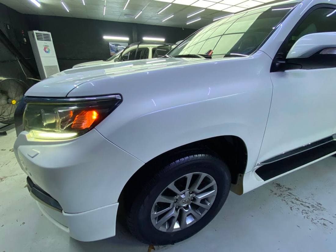 2020 Toyota Prado VXR thumbnail 2