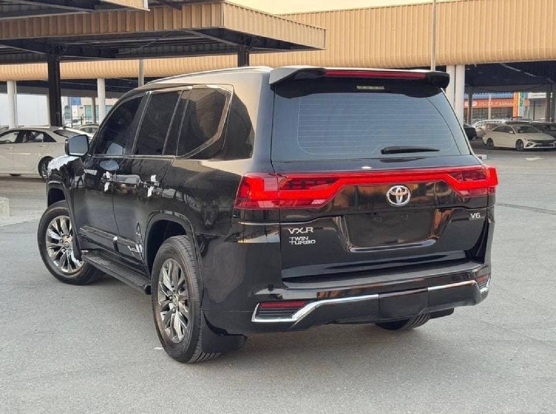 2016 Toyota Land Cruiser GXR thumbnail 4