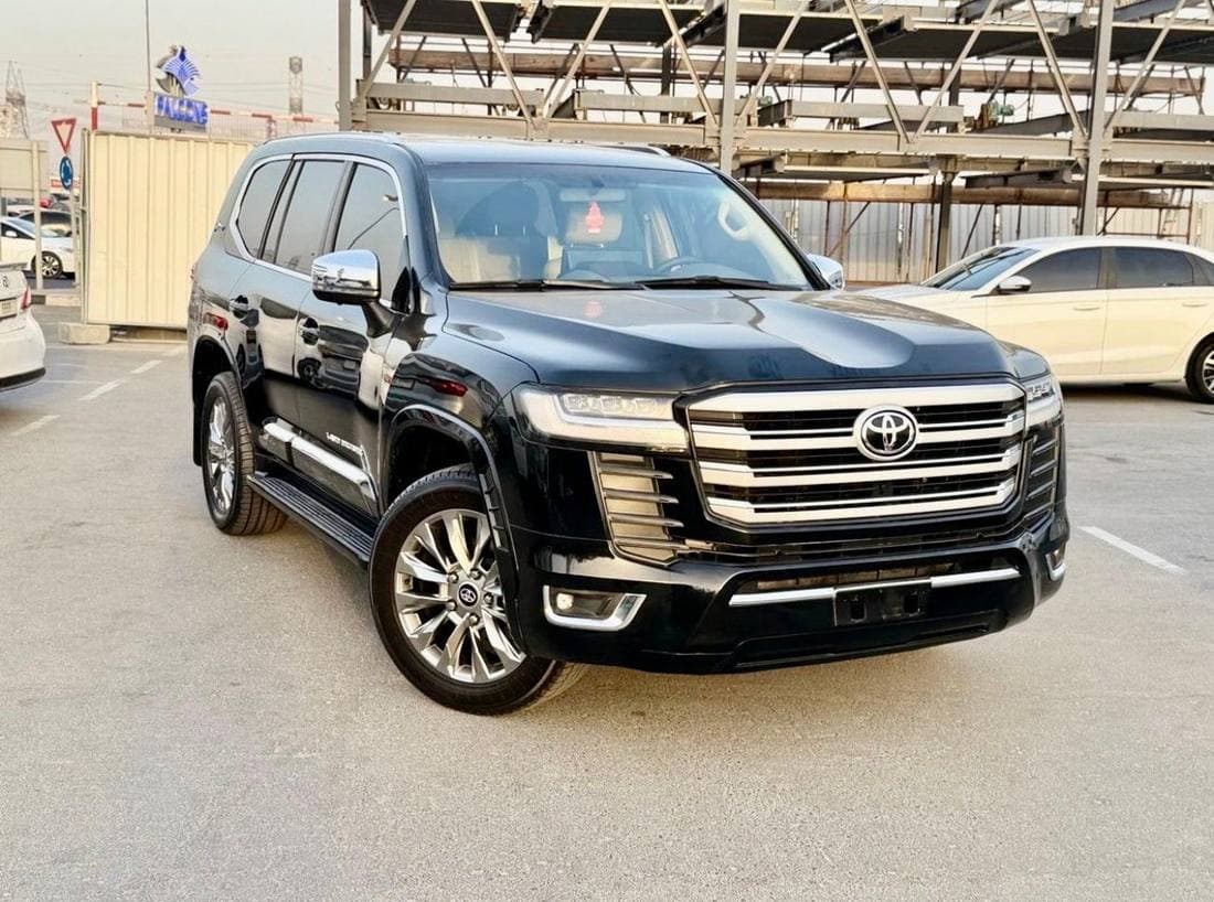 2016 Toyota Land Cruiser GXR thumbnail 3