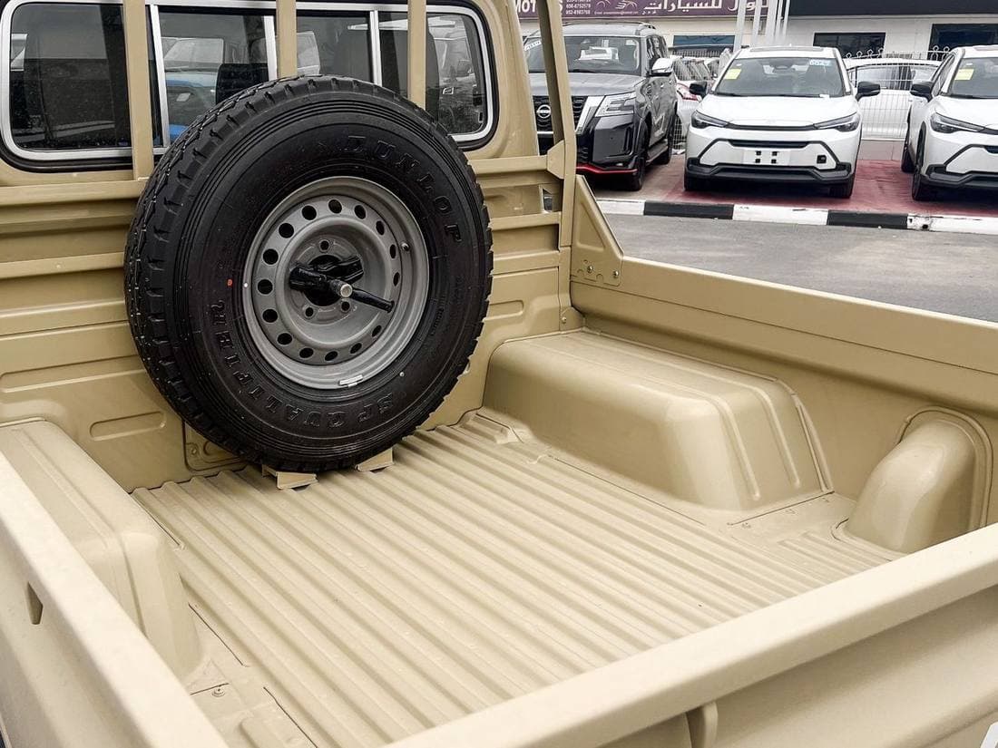 2026 Toyota Land Cruiser Pick Up thumbnail 8
