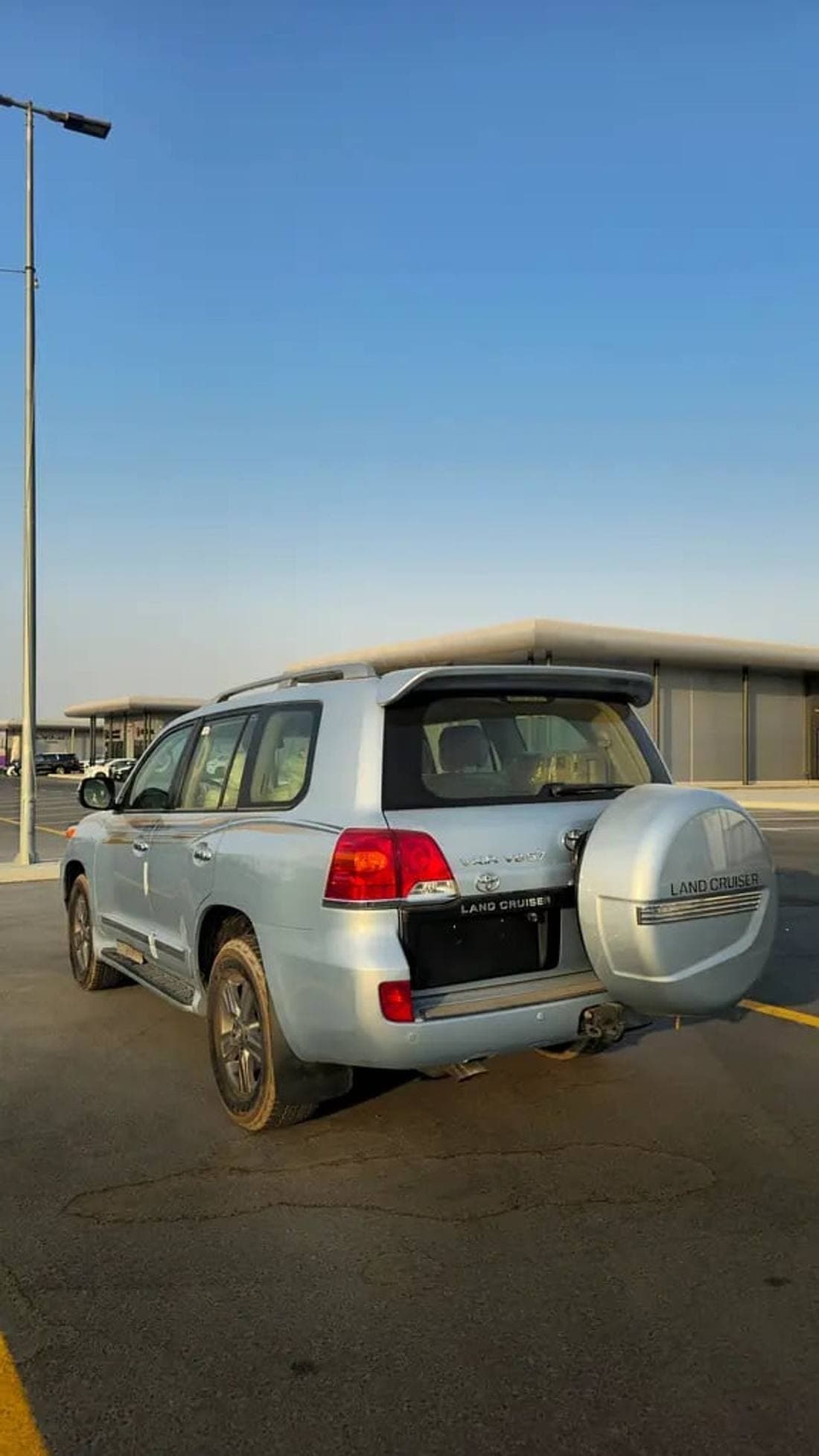 2014 Toyota Land Cruiser VXR thumbnail 5