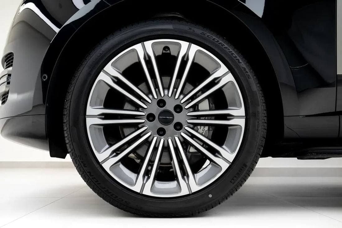 2026 Land Rover Range Rover HSE P530 thumbnail 6