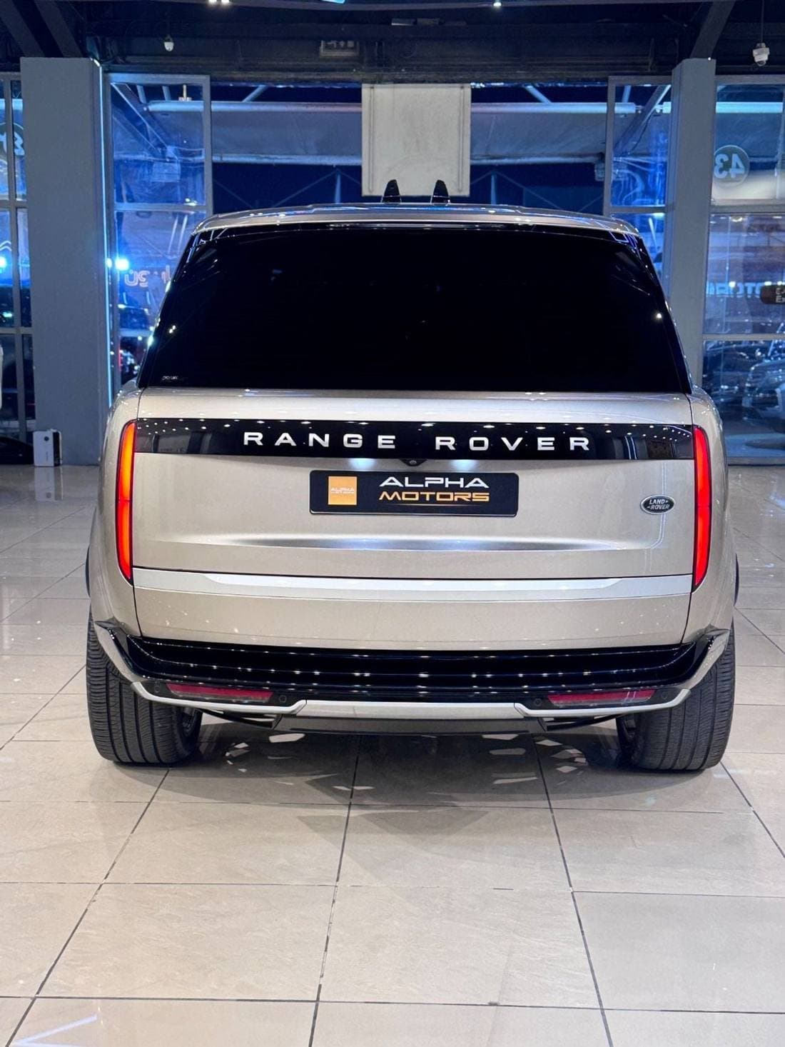 2023 Land Rover Range Rover HSE LWB P530 thumbnail 4
