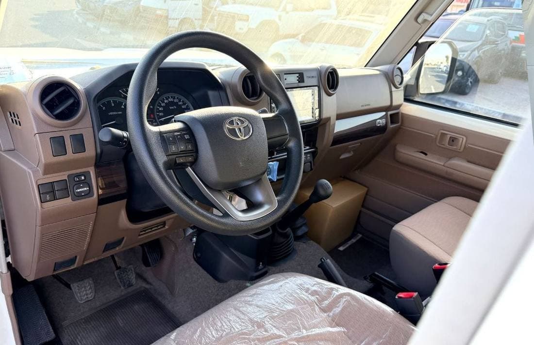 2025 Toyota Land Cruiser DLX thumbnail 6