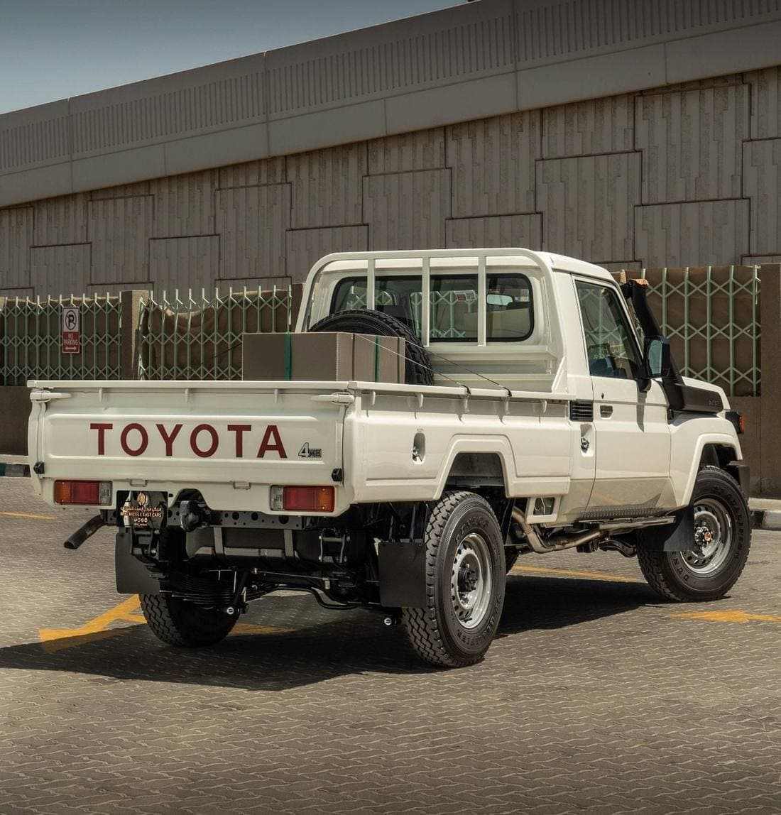 2026 Toyota Land Cruiser Pick Up thumbnail 4
