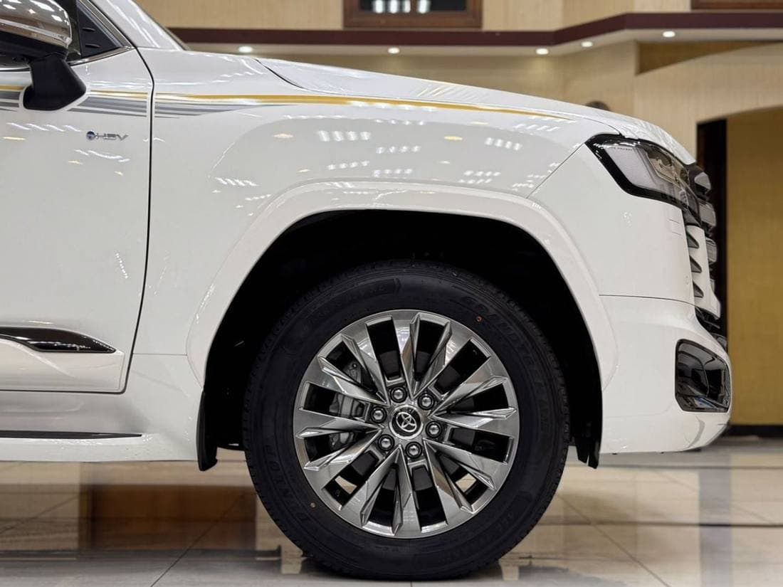 2026 Toyota Land Cruiser VXR thumbnail 5