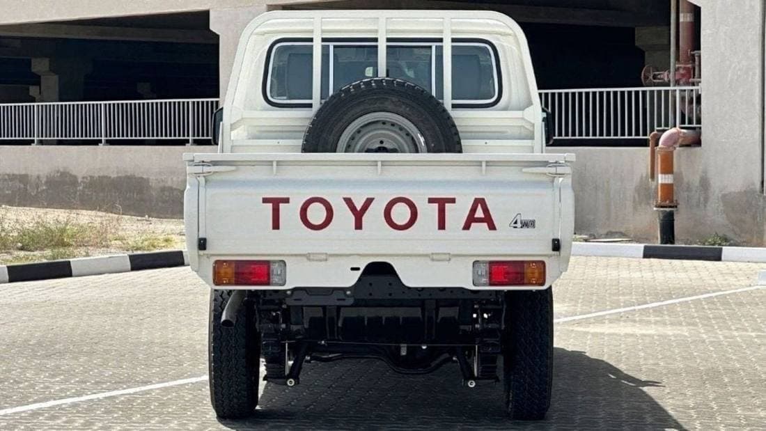 2026 Toyota Land Cruiser Pick Up thumbnail 6