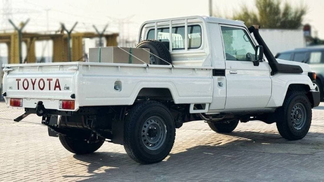 2026 Toyota Land Cruiser Pick Up thumbnail 6