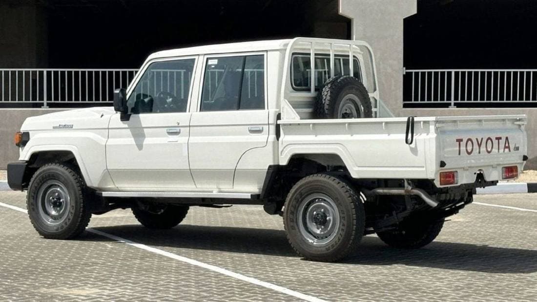 2026 Toyota Land Cruiser Pick Up thumbnail 4