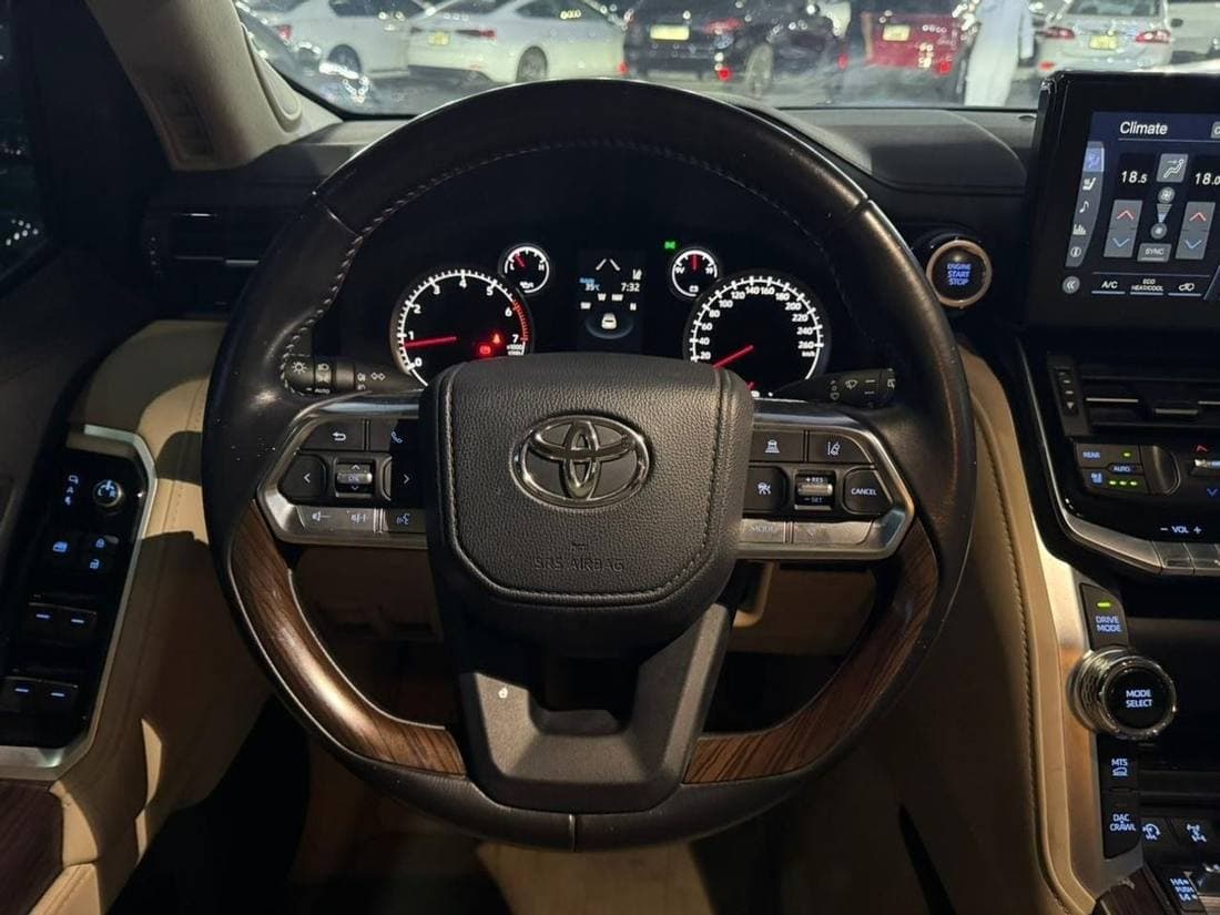 2024 Toyota Land Cruiser GXR thumbnail 8