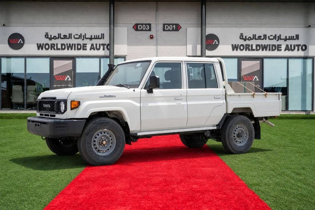 2025 Toyota Land Cruiser Pick Up 79 4.0L Double Cab 5MT 4x4 2025 Model thumbnail 4