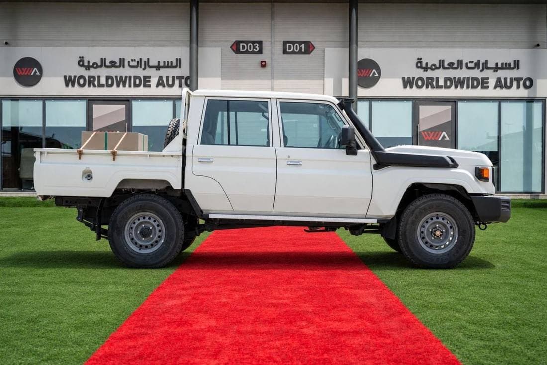 2025 Toyota Land Cruiser Pick Up 79 4.0L Double Cab 5MT 4x4 2025 Model thumbnail 2