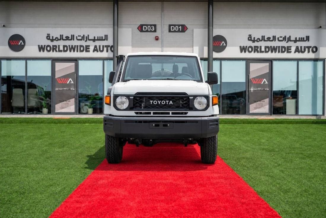 2025 Toyota Land Cruiser Pick Up 79 4.0L Double Cab 5MT 4x4 2025 Model thumbnail 3
