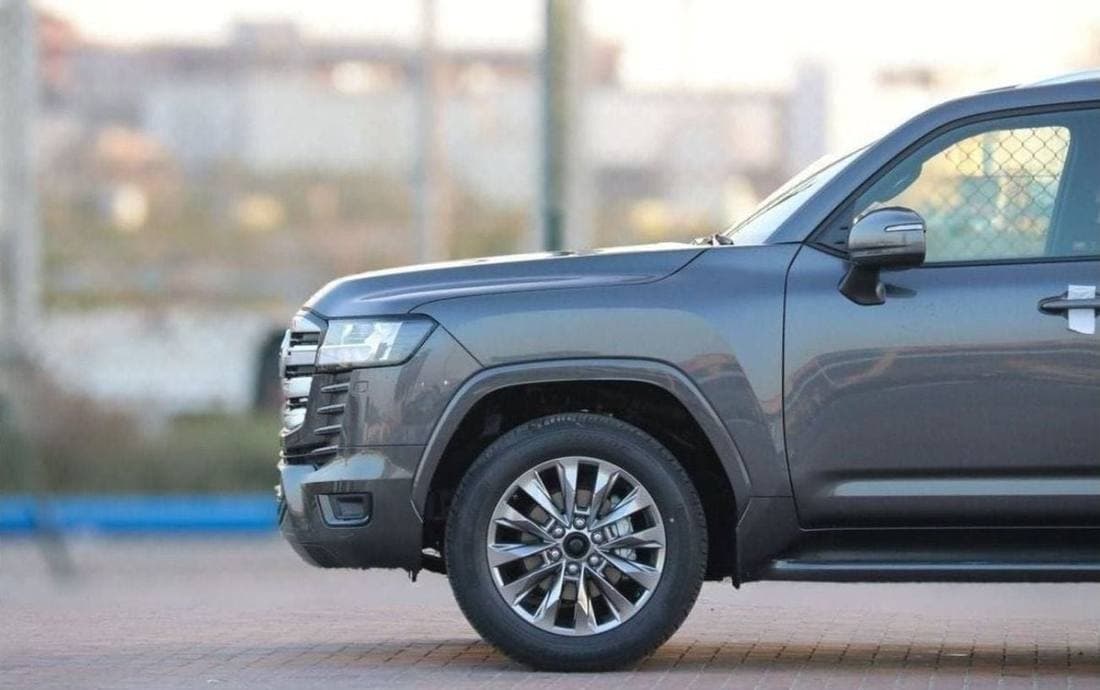 2025 Toyota Land Cruiser GXR thumbnail 3
