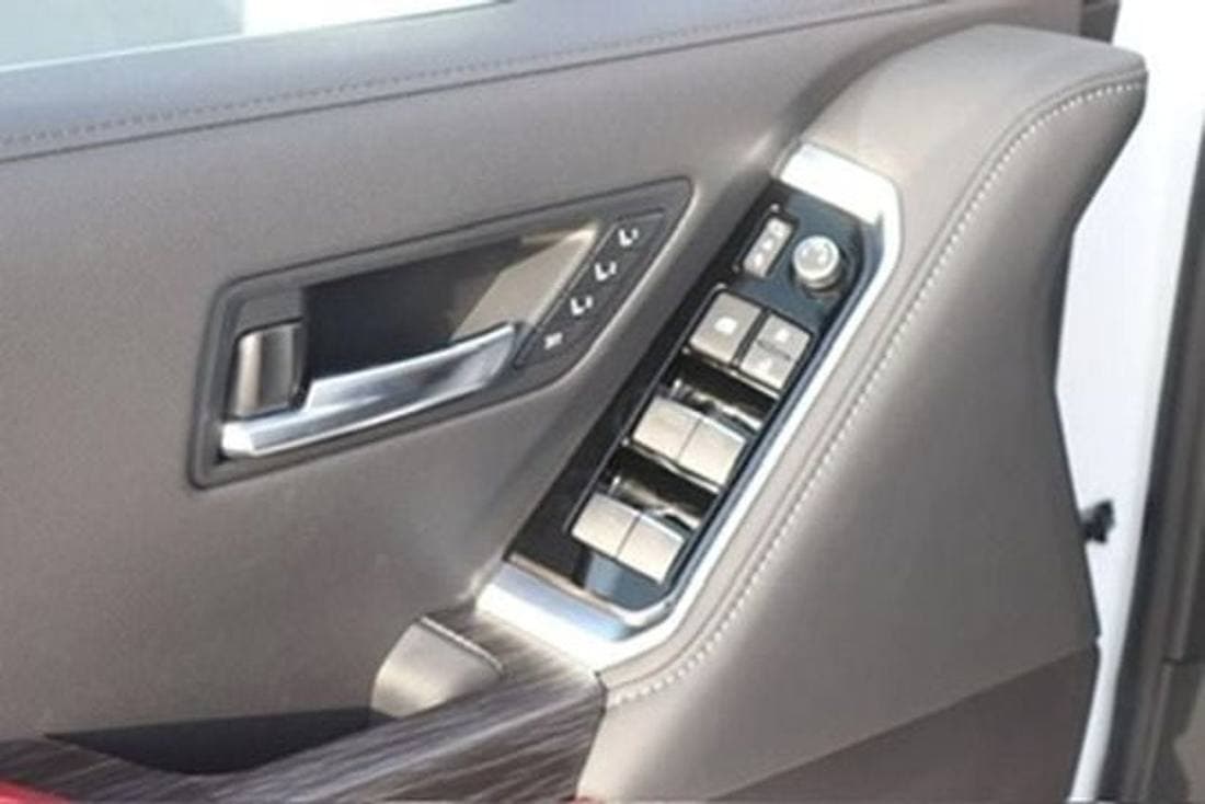 2026 Toyota Land Cruiser VXR thumbnail 7