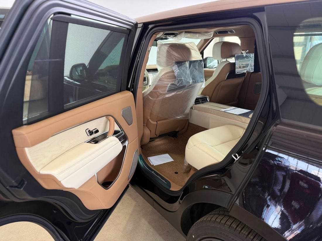 2024 Land Rover Range Rover SV LWB P615 thumbnail 3