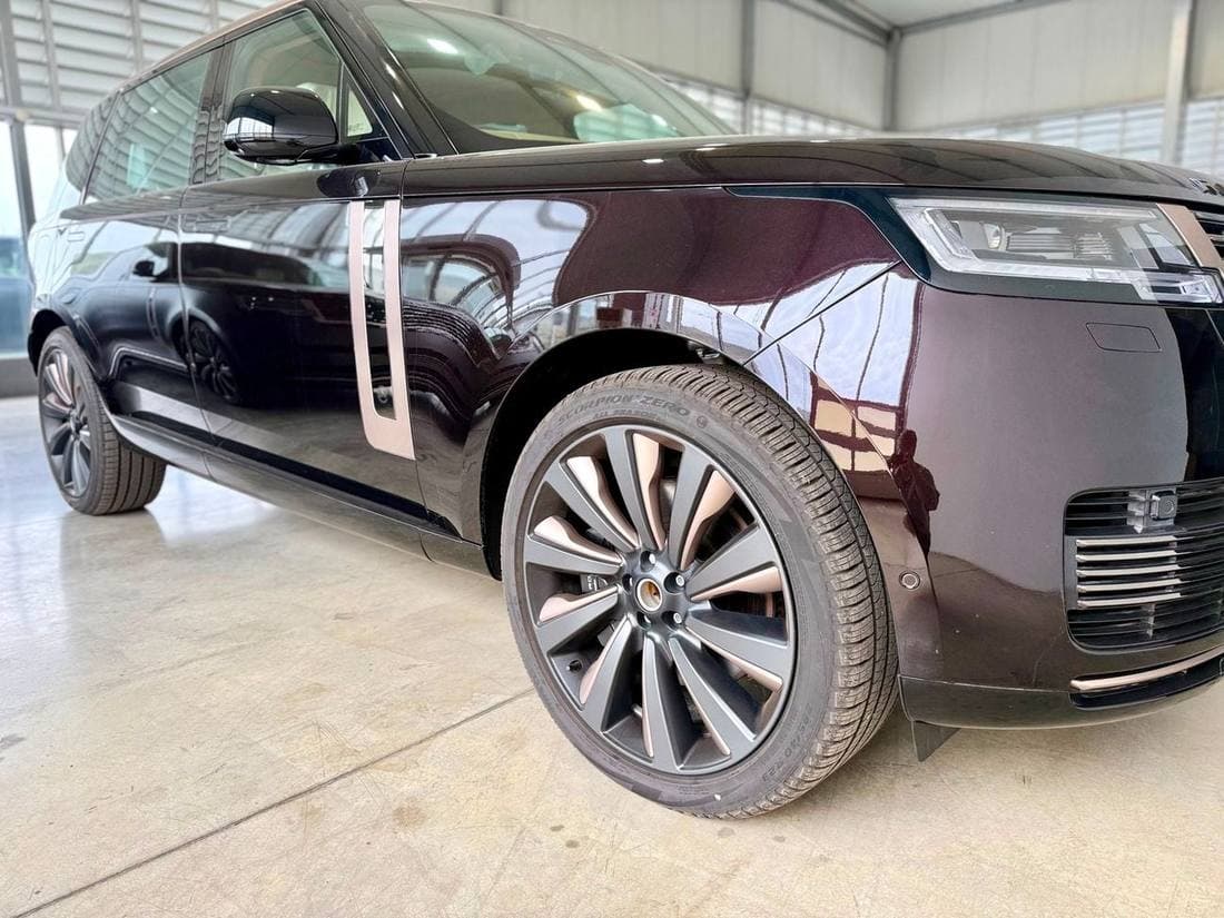 2024 Land Rover Range Rover SV LWB P615 thumbnail 4