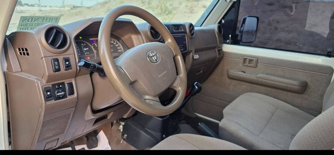 2017 Toyota Land Cruiser Pick Up thumbnail 4